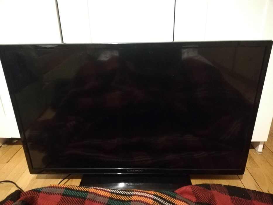 Телевизор crown 32472 е неизвестно състояние за части