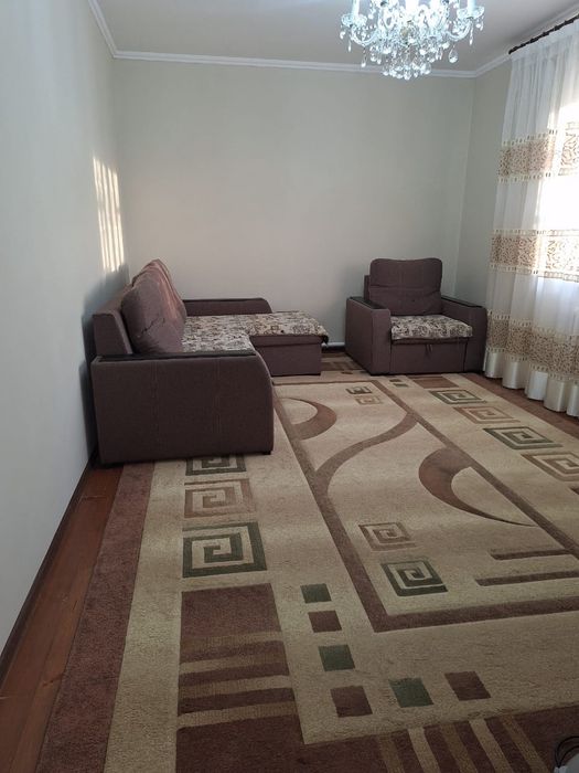 Диван мен кілем сатылады