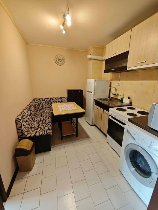 Дава се под наем Тристаен апартамент в Варна, Левски - 62 кв.м за 428.91 € - Снимка #2