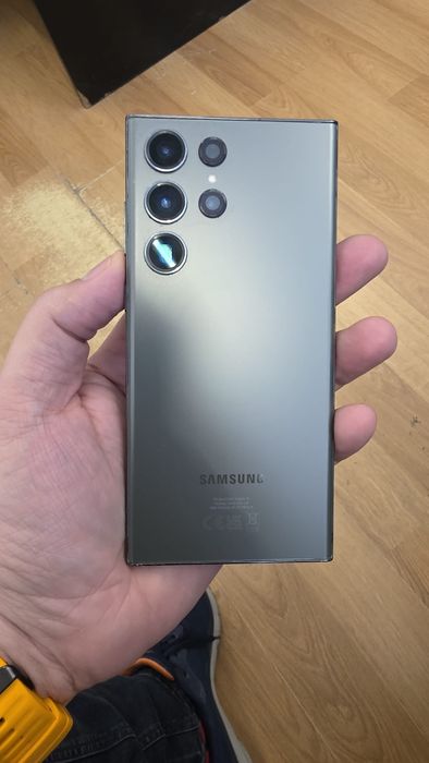 Samsung s23 ultra + husa Mous