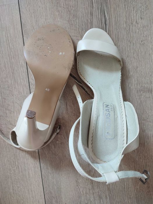 Sandale crem piele mărimea 40