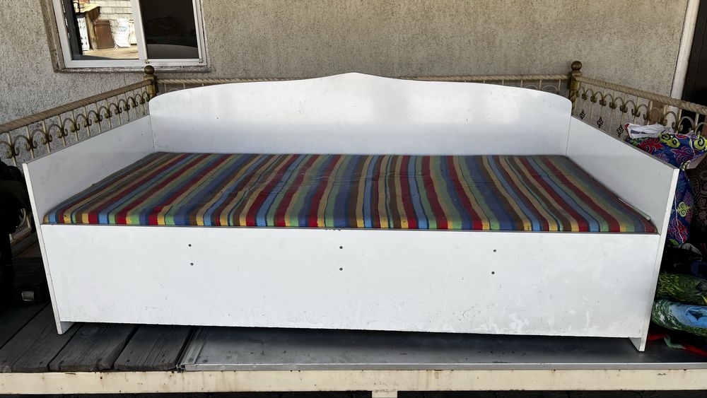 Кровать спальня