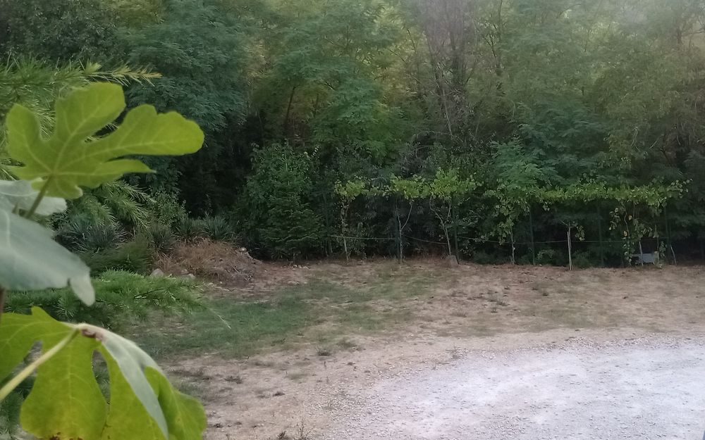 Дворно място за кола, каравана, лодка, контейнер