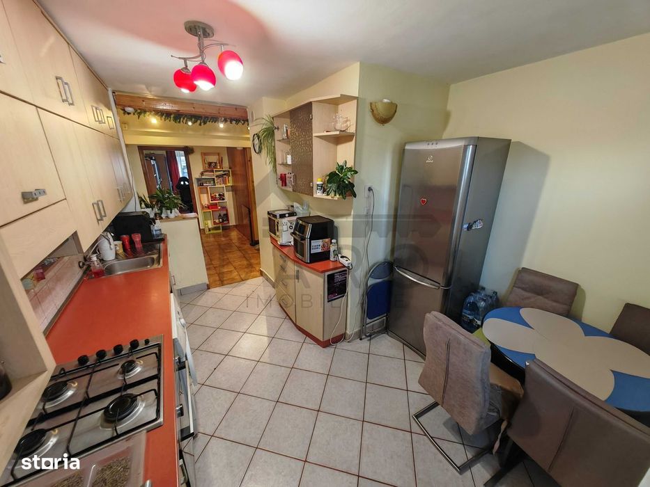 Vand apartament 3 camere