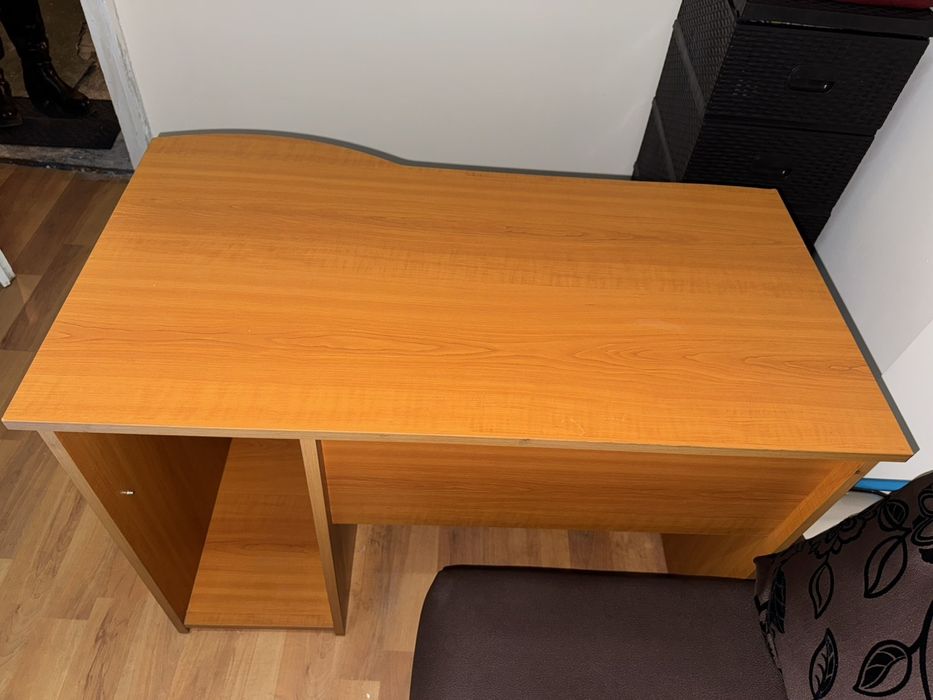 Ученическо(офис) бюро в отлично състояние