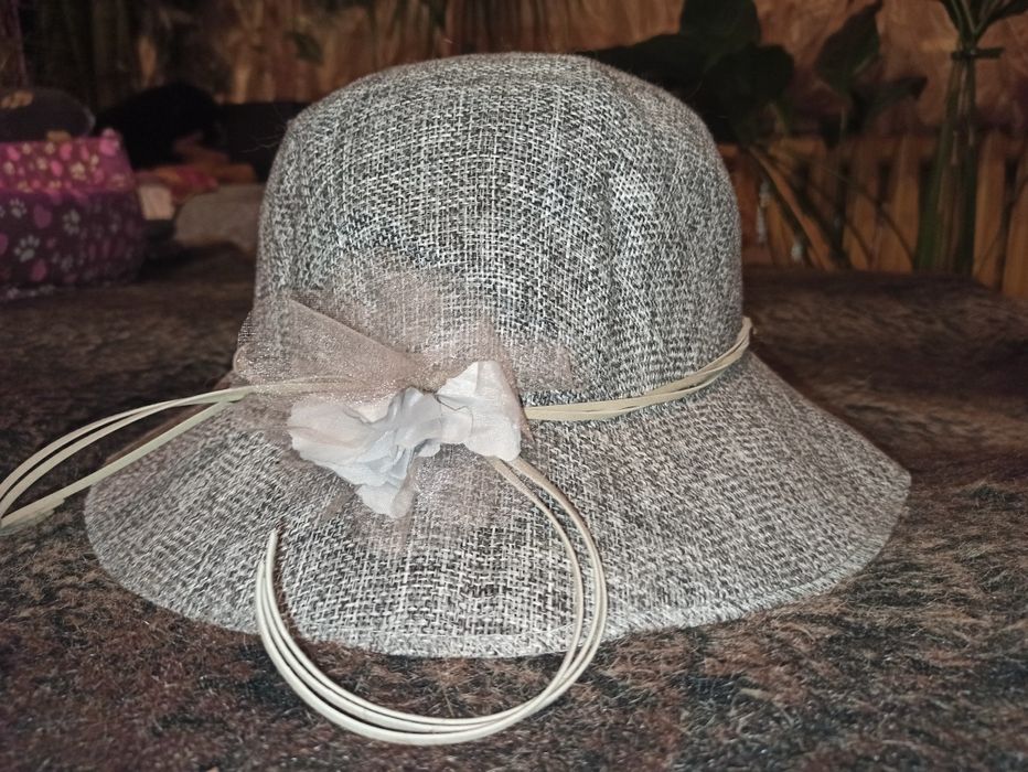 Дамска лятна шапка