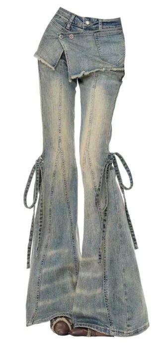 джинсы клеш с дополнительными аксессуарами