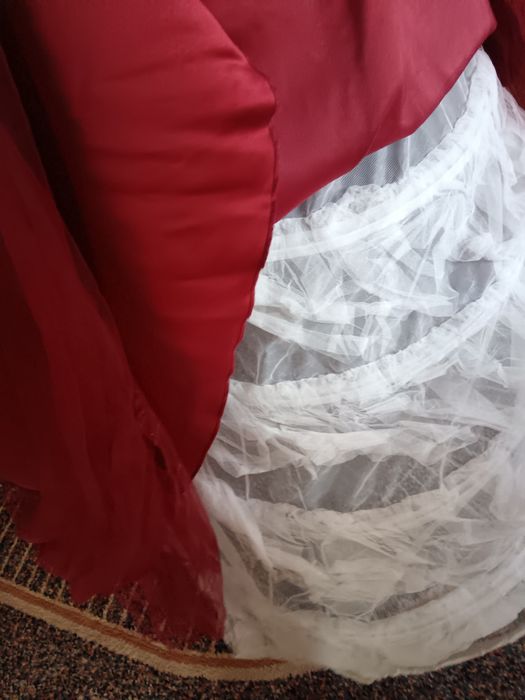 Rochie cu crinolină