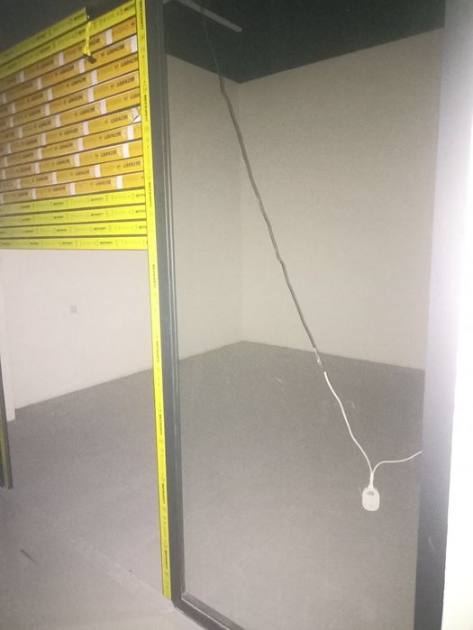 Ibn sino Stroy mart Dokon Sotiladi