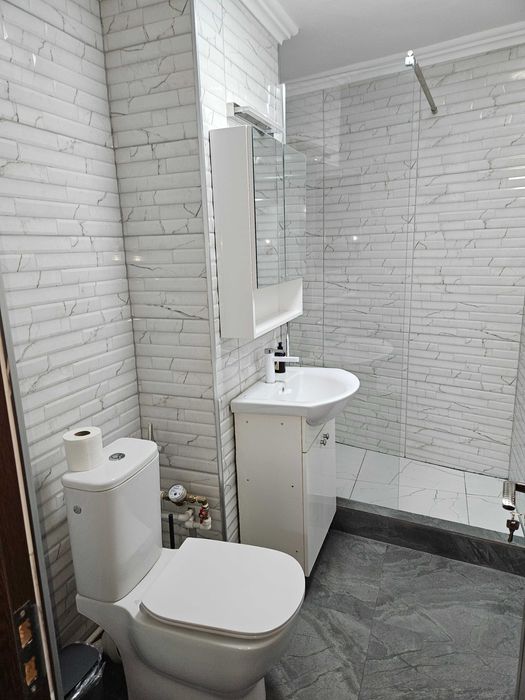 Închiriez apartament 3 camere, ultracentral, recent renovat si mobilat