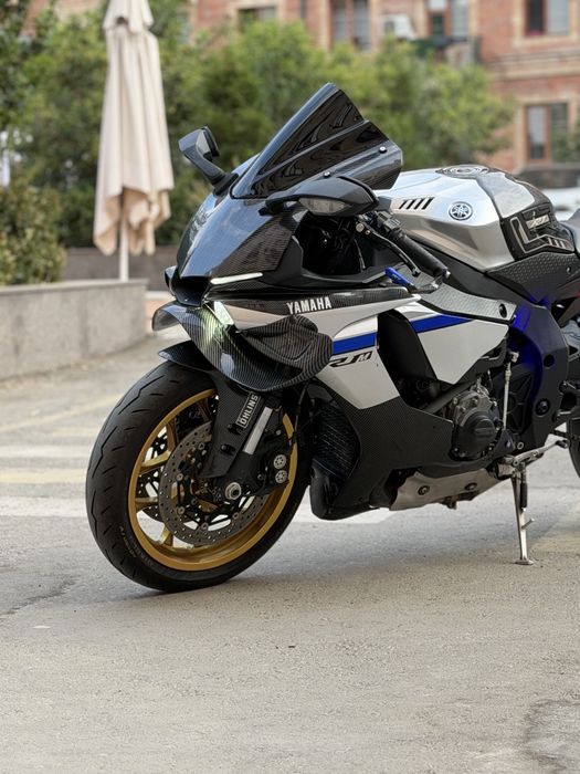 Yamaha r1 original