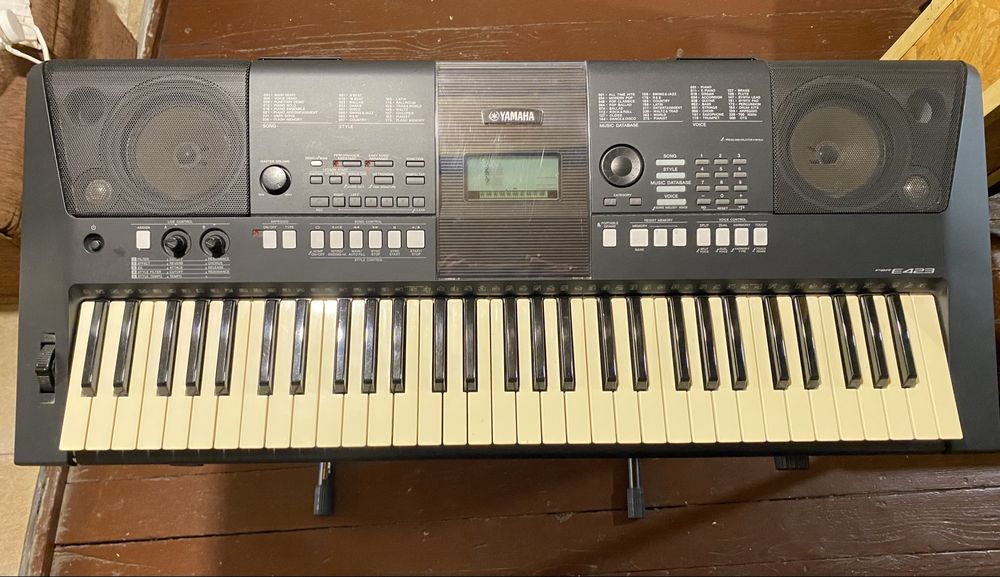 Синтезатор YAMAHA psrE423