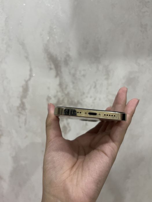 Продам Iphone 12 pro