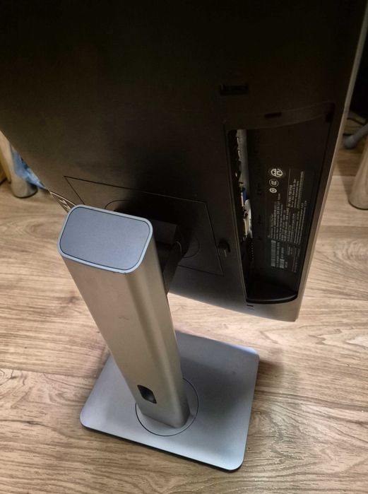 Монитор Dell 19" ips led