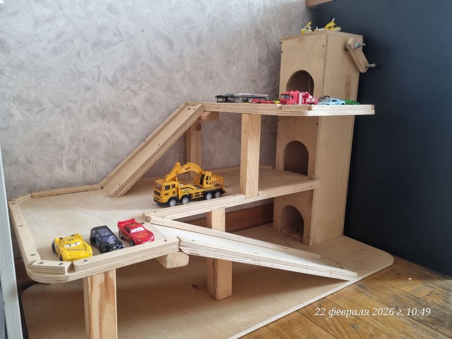 Продам парковка для машинок