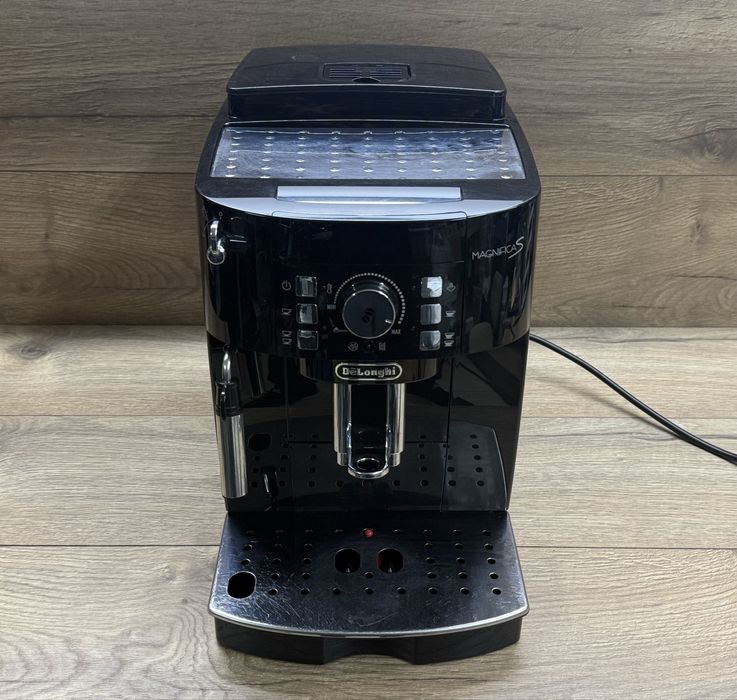 Продавам Кафемашина Delonghi MagnificaS Type:ECAM 21.116.B