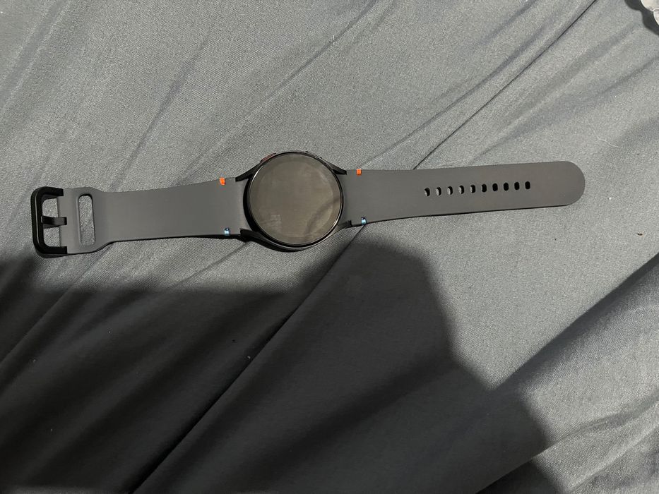 Samsung Galaxy Watch FE с гаранция 2 години