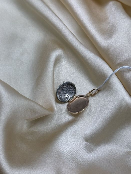 Золотой кулон медальон