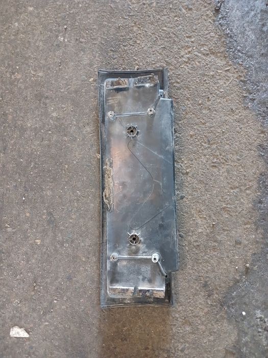 Подномерник Ауди В4