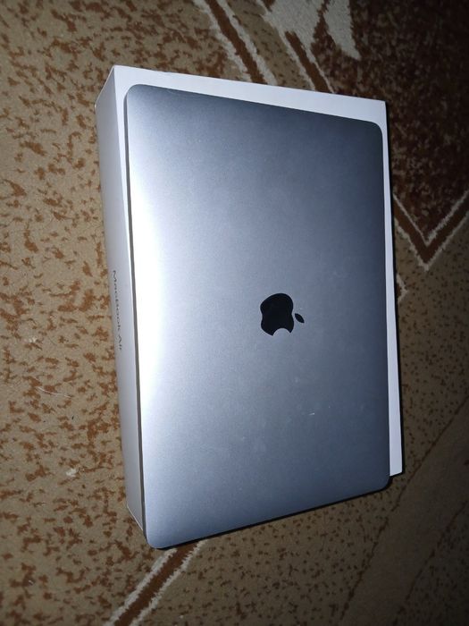 MacBook Air M1 8/256GB