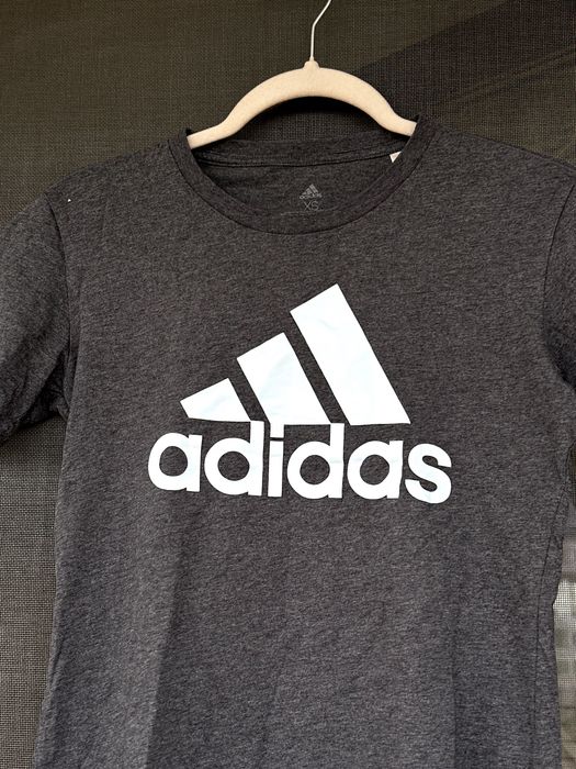 Дамска тениска Adidas - размер XS, Отлично състояние