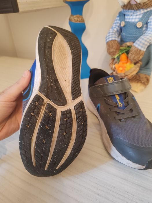 Adidasi Nike marime 32