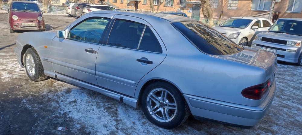 Мерседес е200 в отличном состоянии