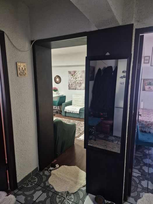 Închiriez apartament cu  2 camere