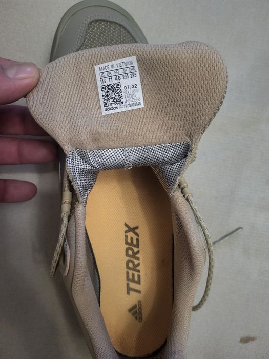 Adidas Terex,ideali pentru drumetii.