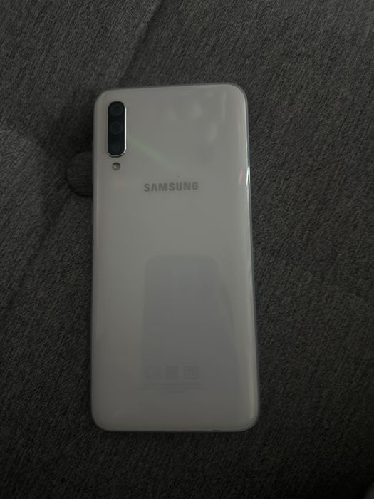 Samsung A50 в хорошем состоянии