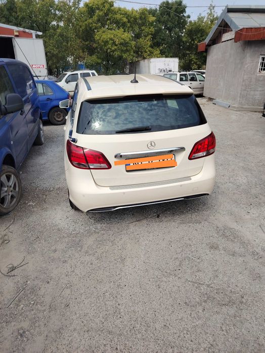 Mercedes Benz B180