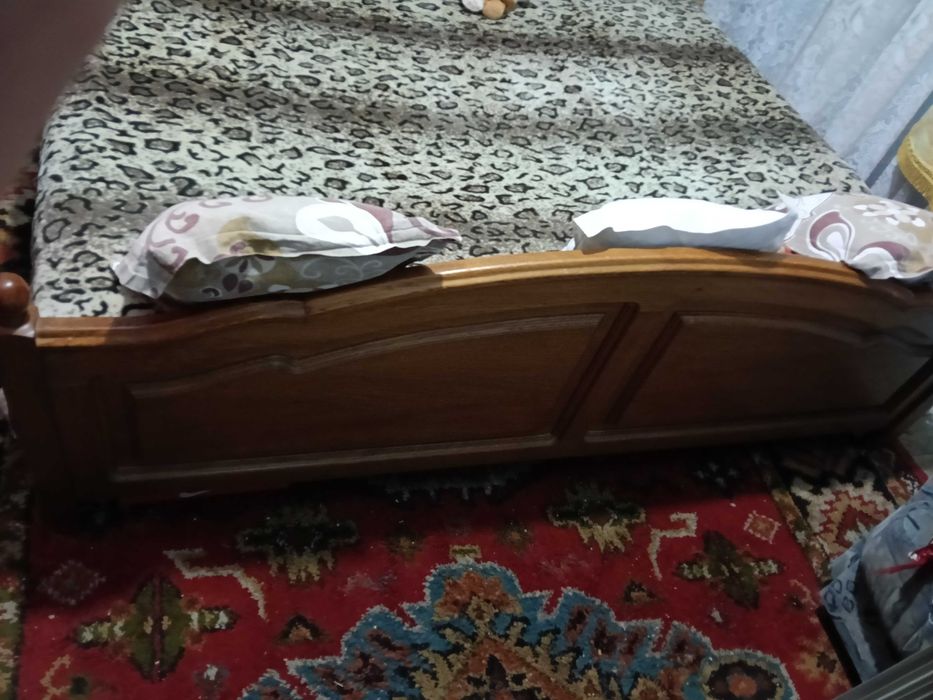 Vând dormitor mare de 2 persoane