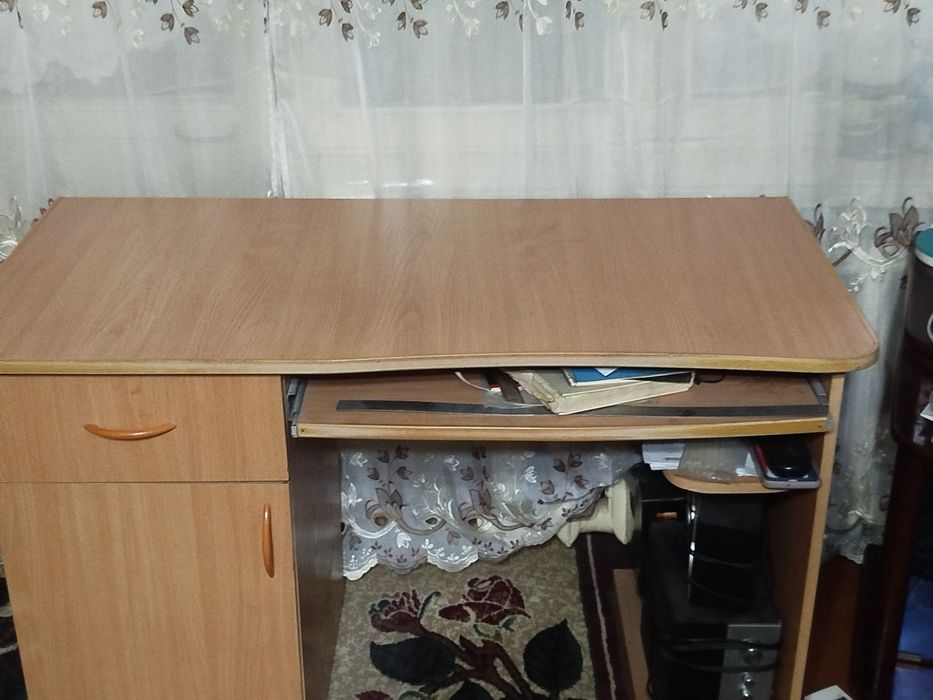 Письменно-компьютерный стол