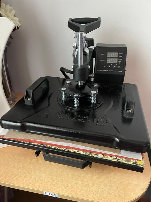 Presa termica multifuncțională 5-in-1 pentru tricouri,cani,șepci.