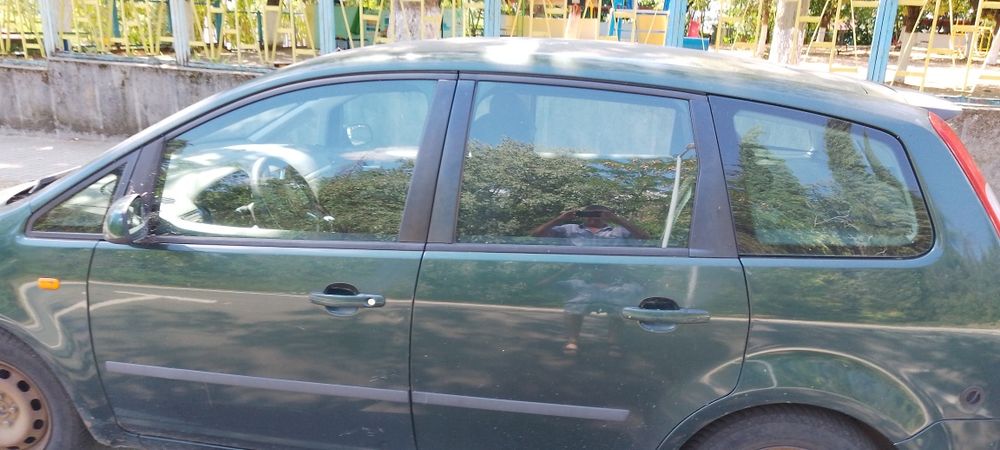 Продавам ford c-max бензин 1.8 125 коня