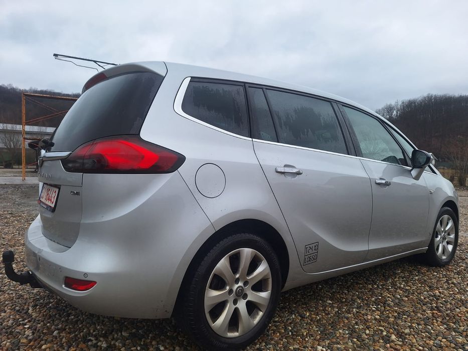 Vand sau schimb Opel Flexivan 2.0 165 cp an 2013