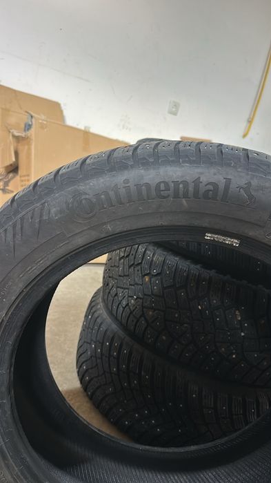 Продам шины CONTINENTAL в отличном состоянии размер 235/55/18