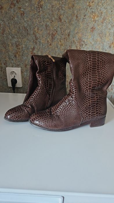 Отдам обувь на 38,39р