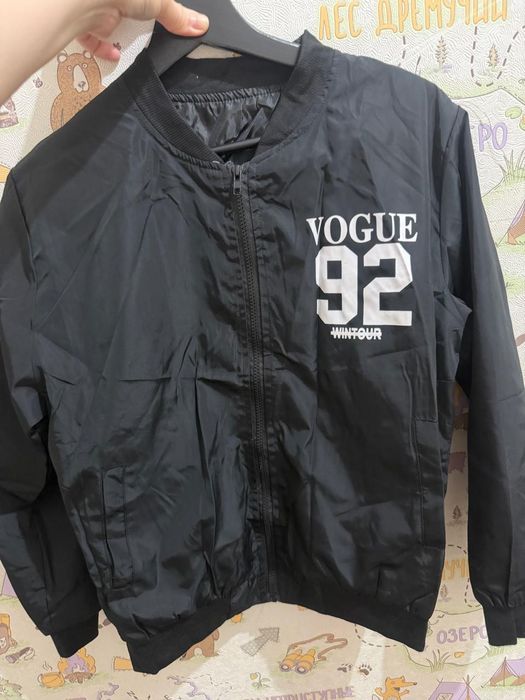 Продам весенний бомбер