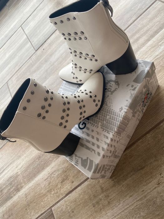 Botine și pantofi mărimea 35