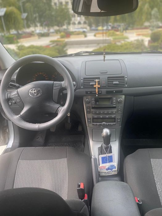 Vând Toyota Avensis 1.8