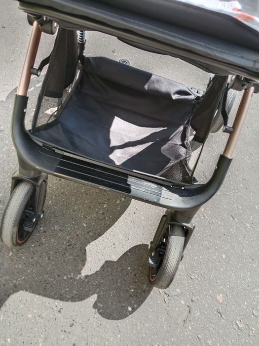 Продам прогулочную коляску