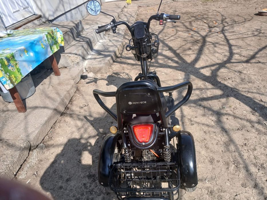 Moped, scuter electric