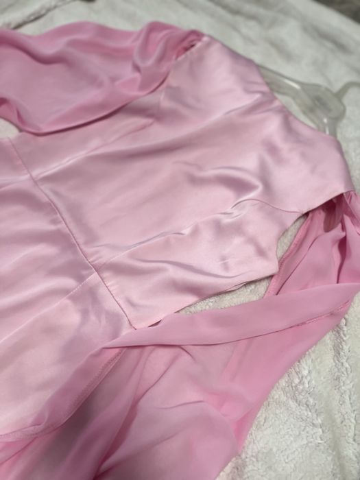 Нежно-розовое вечернее платье