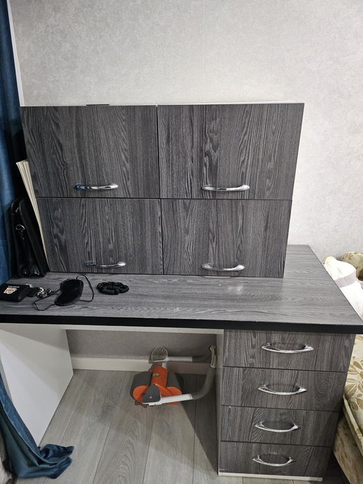 Продам полка-стол в нормальном состоянии