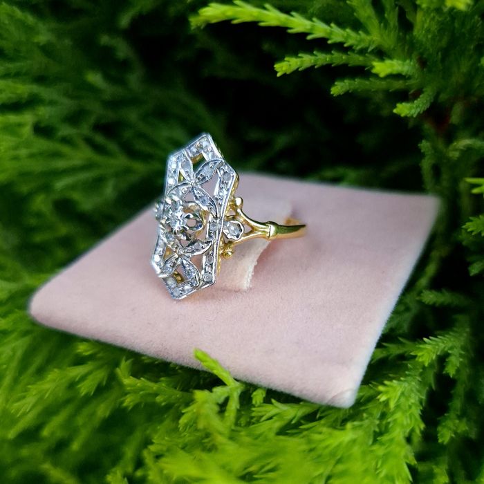 Inel Art Nouveau din aur de 18K cu diamante naturale montate in platina
