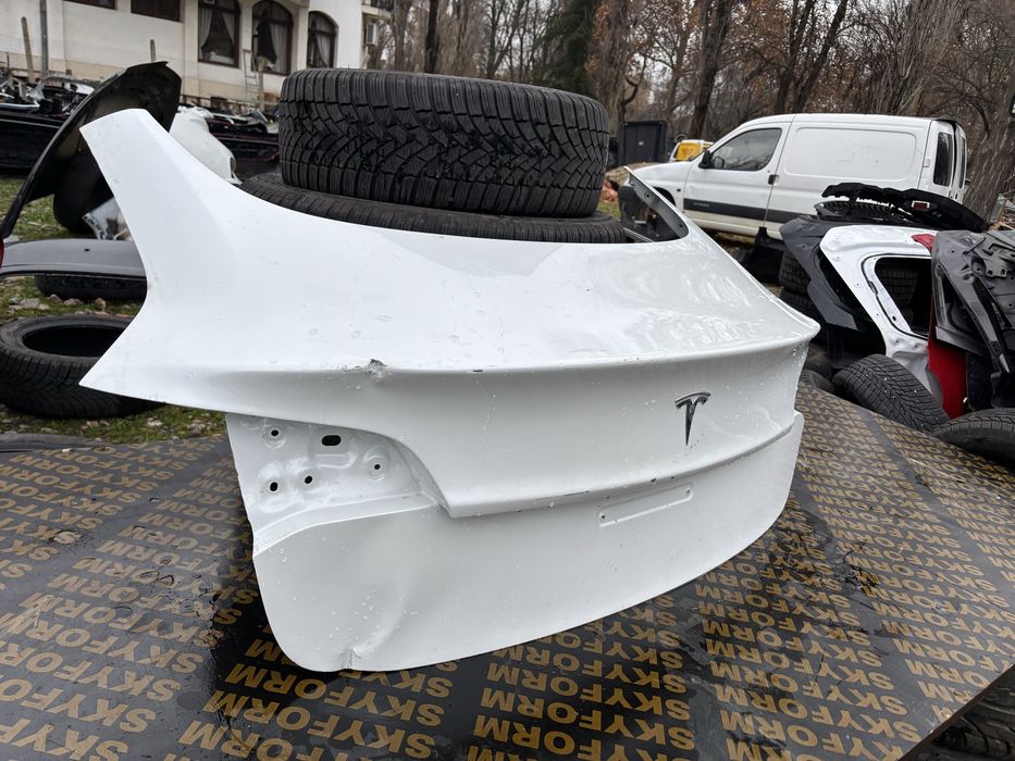 Капак Tesla Model 3