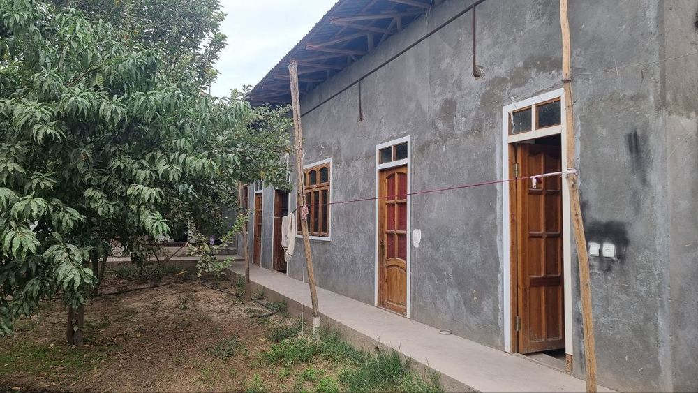 Участка сотилади 6 сотих 4 хона ошхона хаммом битган