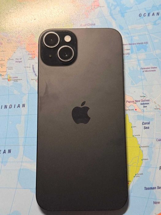 Iphone 15 plus, nu este spart,a fost tinut in husa si a avut folie