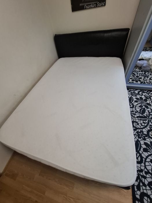 Vând pat 160/2 m+ sifonier 220 înălțime/160 latime/60 adâncime.